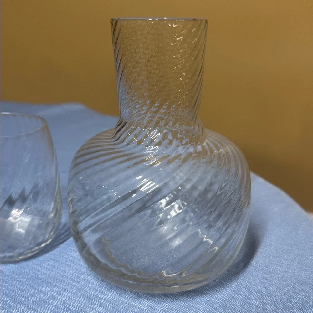 Clear Twisted Glass Vase - Home Kitchen